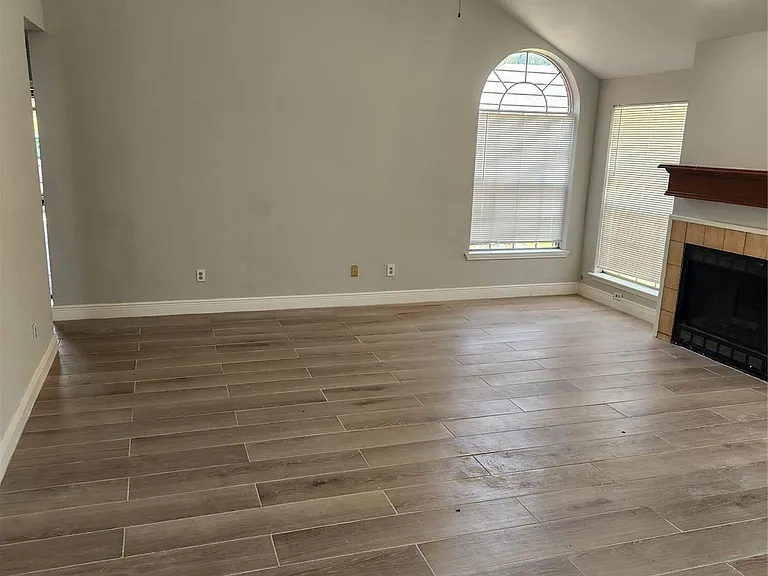 9339 Stonecreek Ln — Photo 17