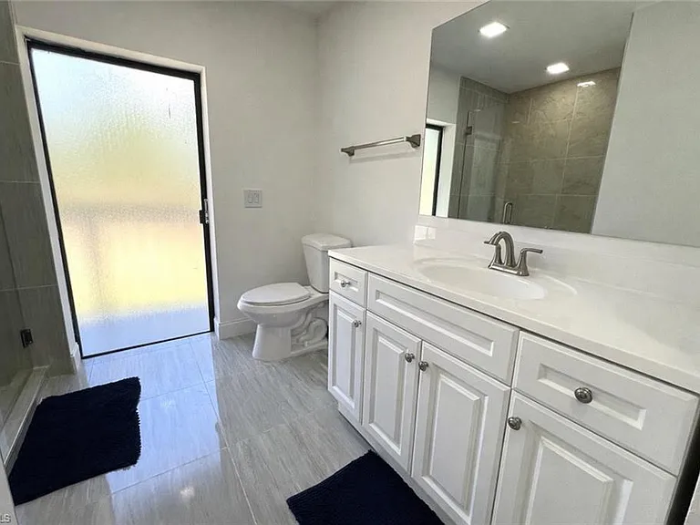 3767 Golden Gate Blvd E — Photo 9