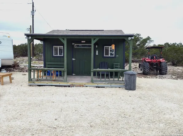 918 CR 230, Rocksprings, TX 78880