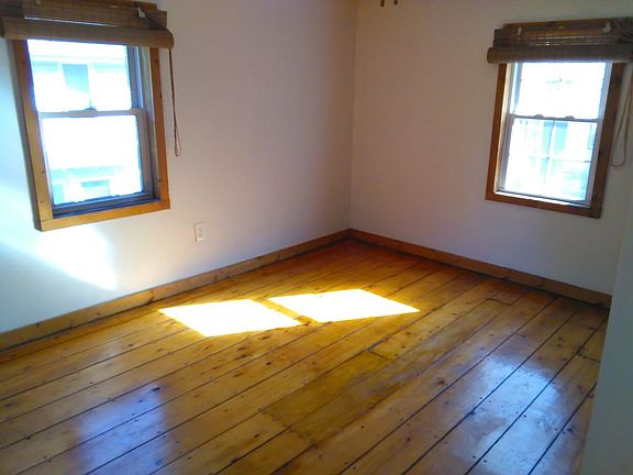 3rd image of 158 Bridgeport Ave