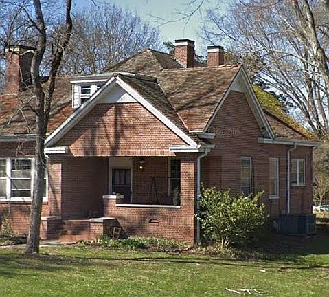 2nd image of 810 Wye Dr