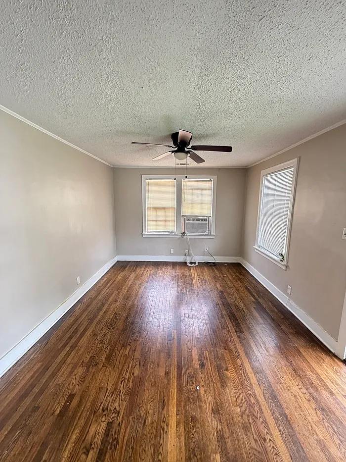 2 bed, 1.0 bath, $950 — Photo 2