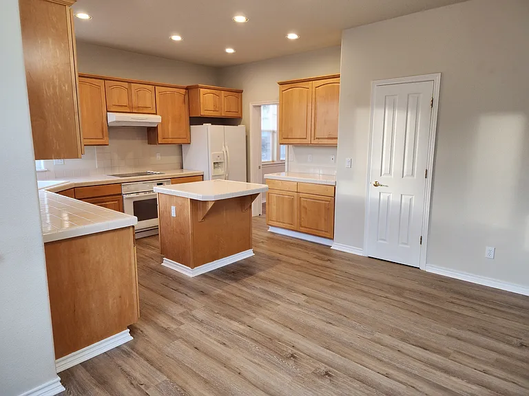 15825 SW Kittiwake Ct — Photo 7