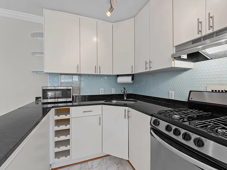 305 C St NE #308 — Photo 6