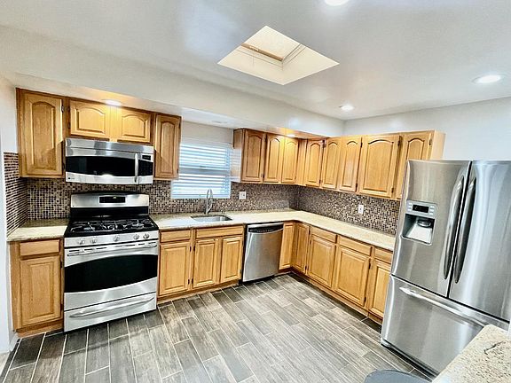 2nd image of 1434 E 69th St #2