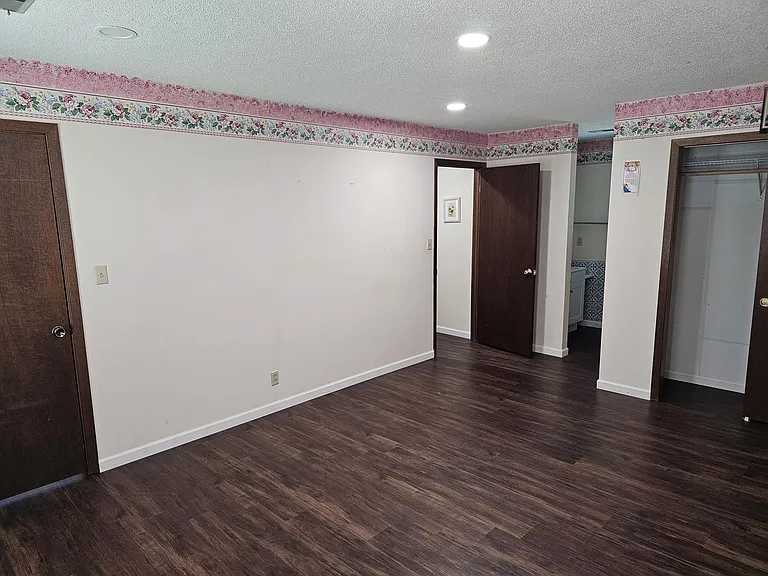 605 Waterford Dr — Photo 6