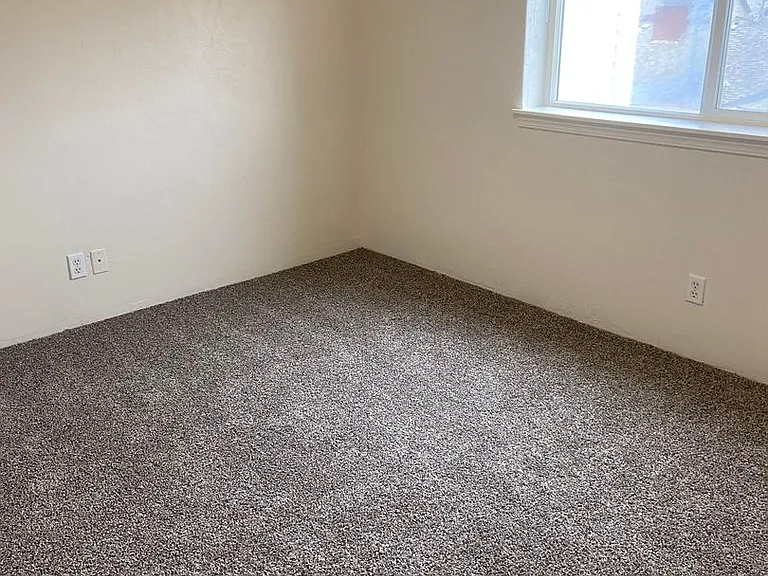 960 Anderson Ln — Photo 10