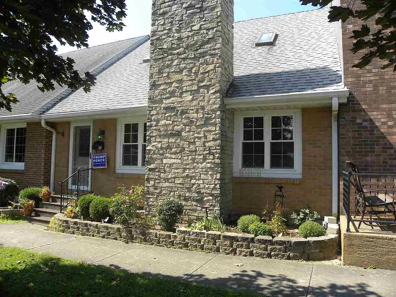 207 S Main St photo 1