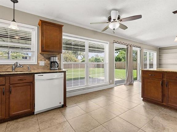 5th image of 3816 Maplewood Dr