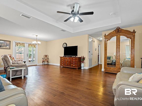 3rd image of 202 W Magnolia Ave