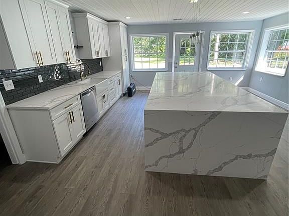 5th image of 17818 Deerfield Dr