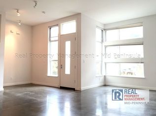 3 Moss Ln, Oakland, CA 94608