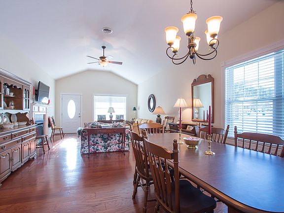 4th image of 11517 Meadowood Dr