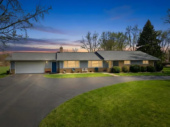 28007 Brickville Rd, Sycamore, IL 60178