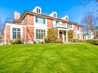 19A Nassau Dr, Great Neck, NY 11021