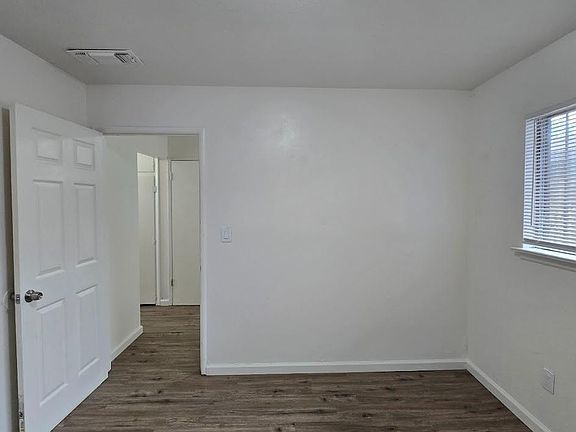 5th image of 217 E Tuolumne St