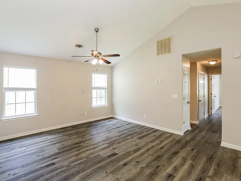 1310 Waterton Trl — Photo 4