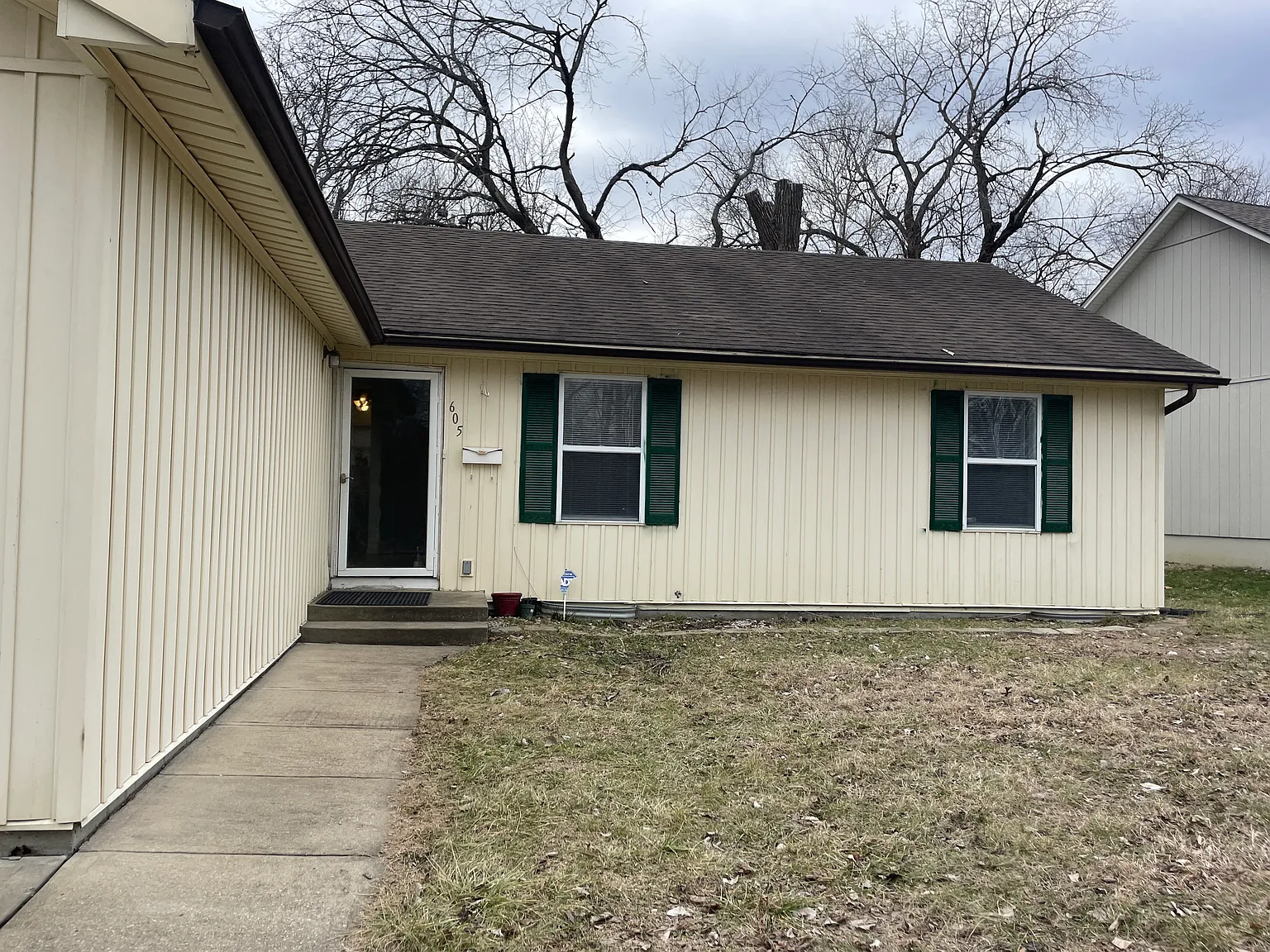 3 bed, 1326 sqft, $2,400 — Photo 2