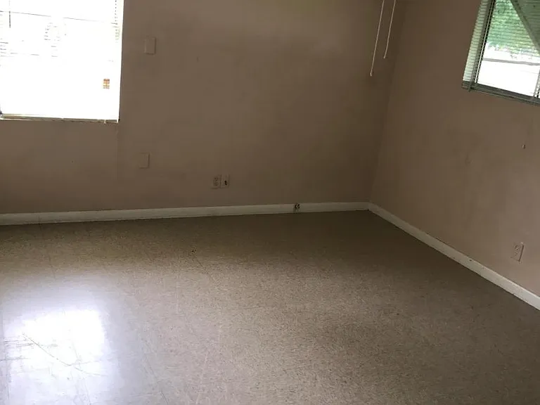 3219 Stafford Ave — Photo 5