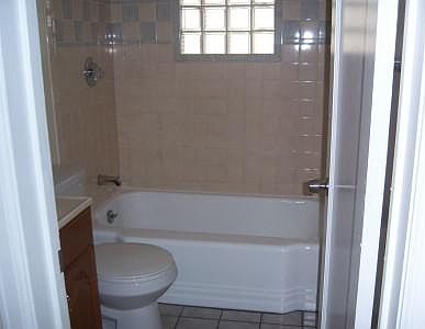 4th image of 424 Howard Ave