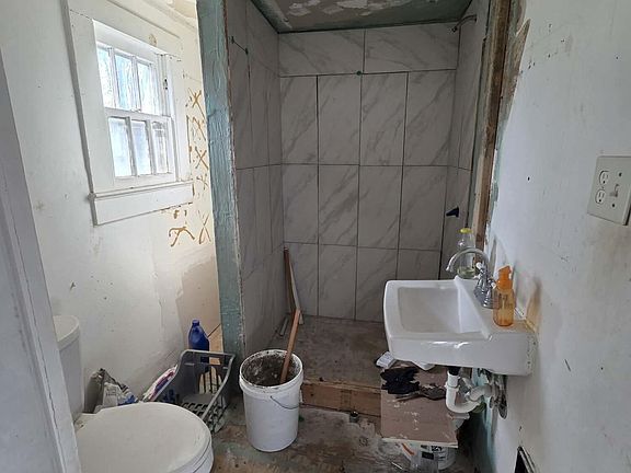 3rd image of 316 E Hurlbut Street