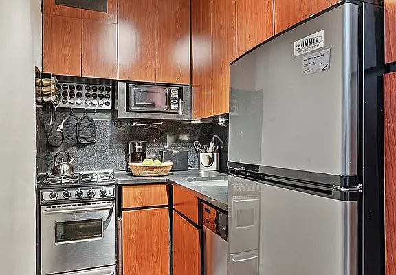 5th image of 136 E 56th St APT 7K