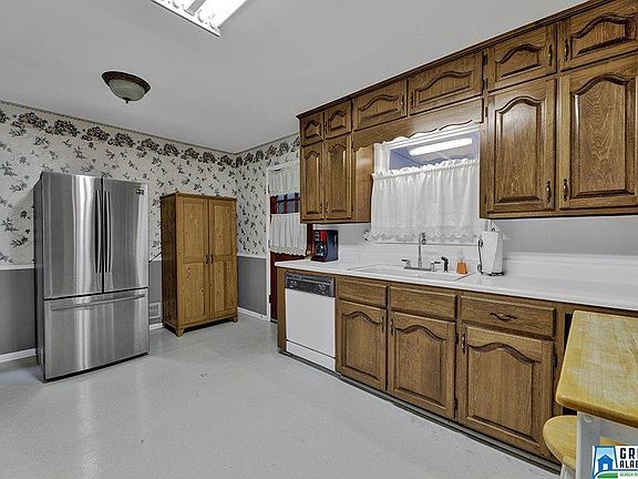 4th image of 800 28th Ave NE