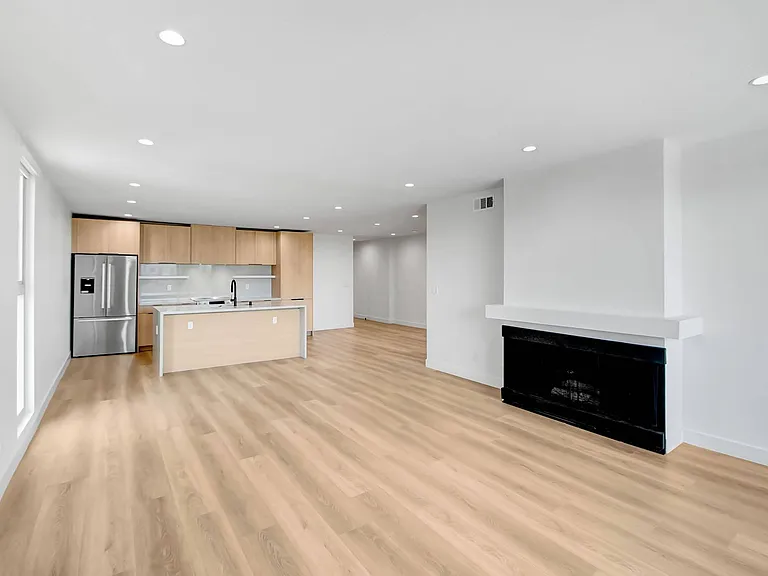 950 4th Street — Photo 23
