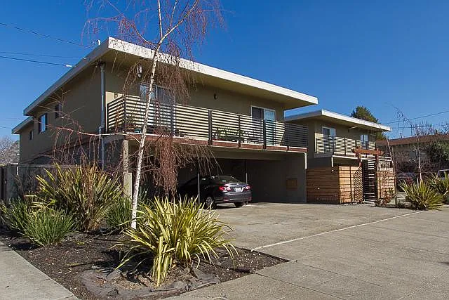 992 44th St APT 4 photo 1