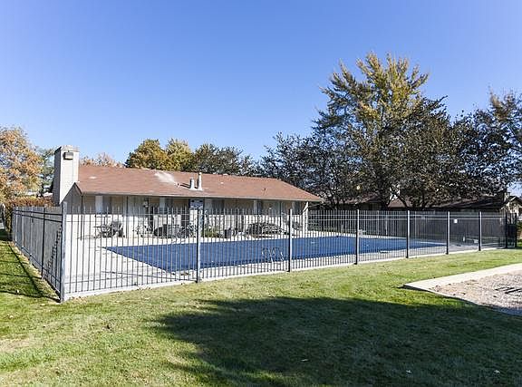3rd image of 67 W San Juan Ct