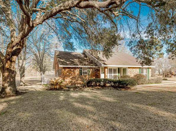 9395 Meadow Ln, Oscar, LA 70762