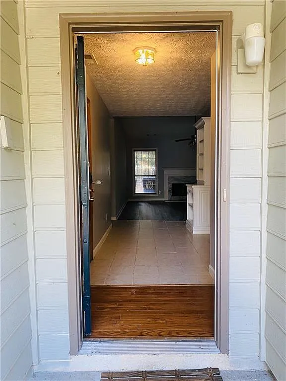 3 bed, 2.5 bath, 1668 sqft, $2,299 — Photo 4