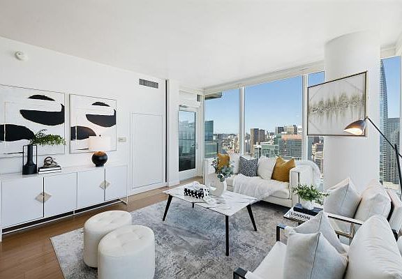 4th image of 425 1st St Unit 4307