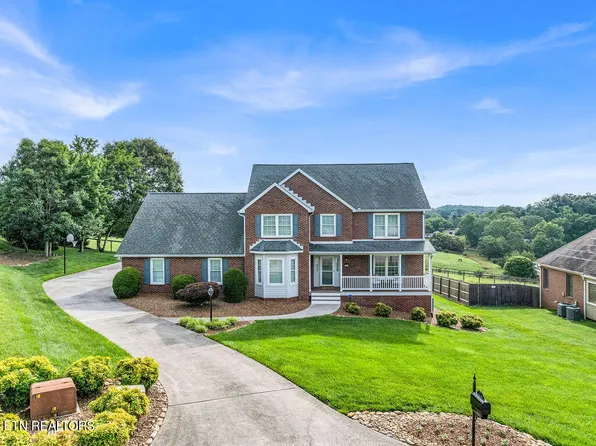 1398 Hirst Cir, Lenoir City, TN 37772