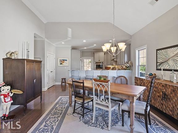 4th image of 303 Sweetbriar Club Dr