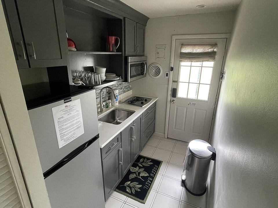 1st image of 627 Garden Ave #11493645