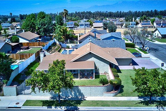 5th image of 14736 Foxglove Dr