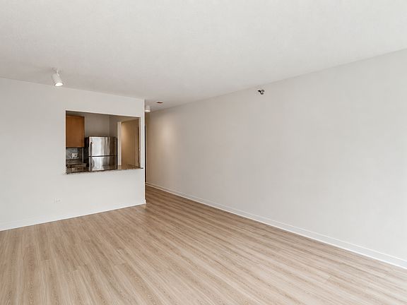 5th image of 400 N Lasalle Dr #803