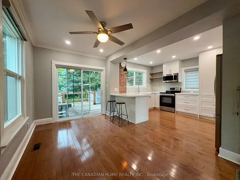 71 English St — Photo 11