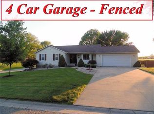 1 Courtesy Ln, Alton, IL 62002