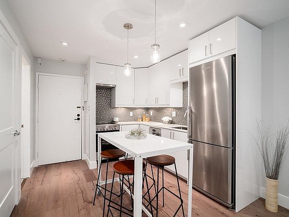 2nd image of 1425 Cypress St #208