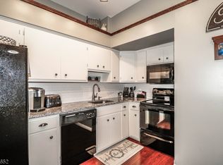 36 Hillside Ct #1014, Clinton, NJ 08809