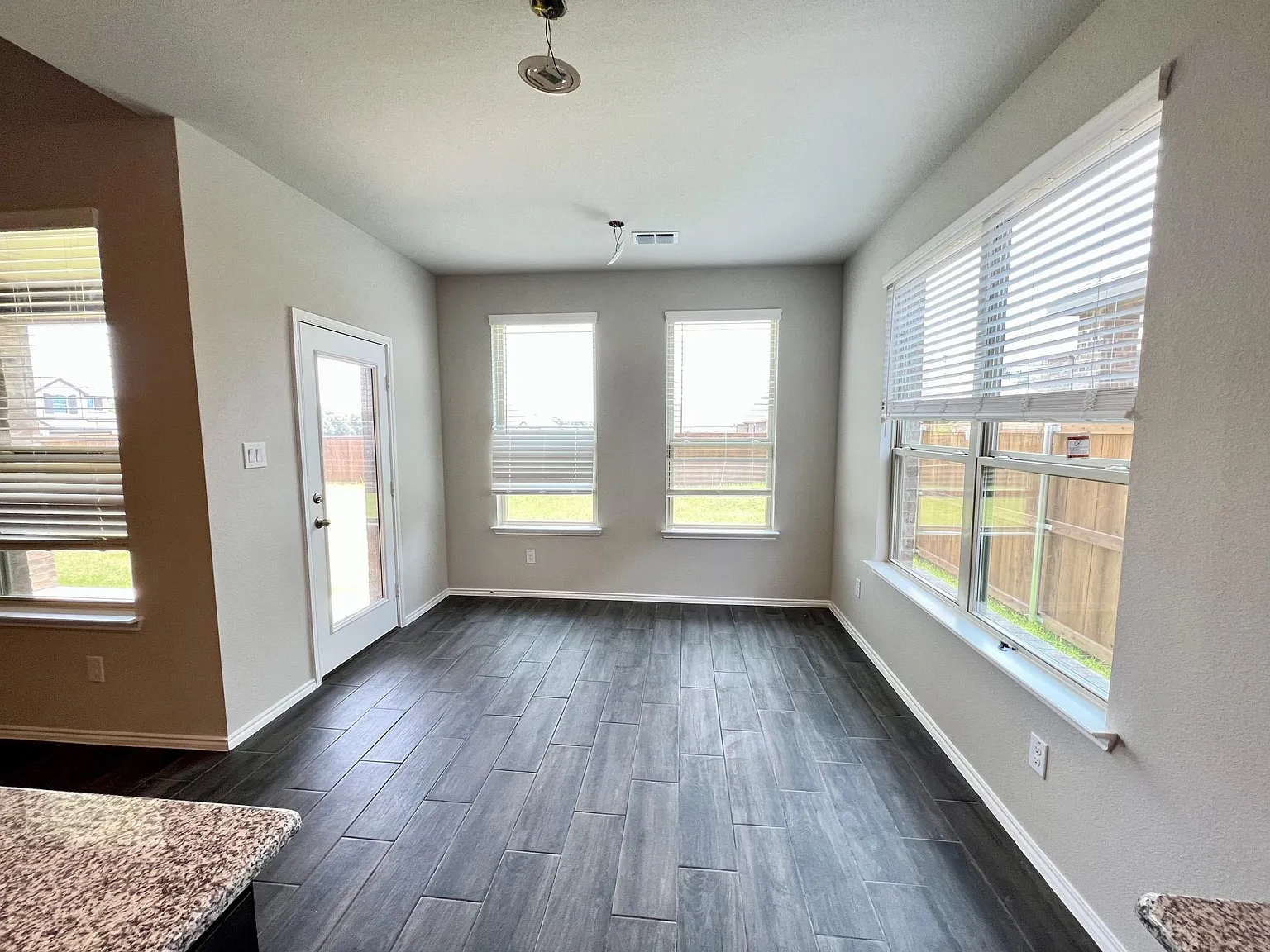 4 bed, 3048 sqft, $2,800 — Photo 4