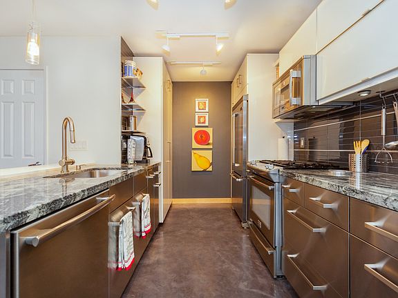 3rd image of 1040 N Gardner St Unit 2