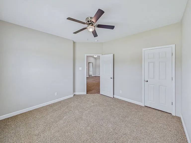 402 Redbud Ct — Photo 12