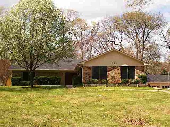 2nd image of 1412 Dogwood Dr