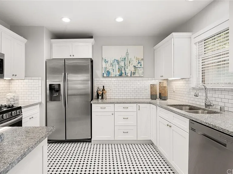1111 Oleander Ave — Photo 11