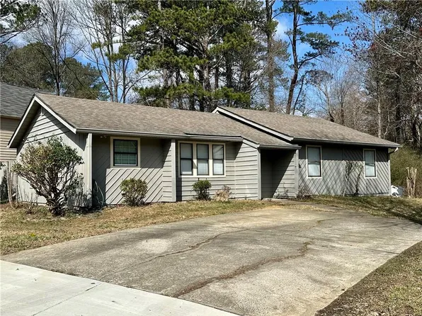 4668 Emerald Willow Dr, Acworth, GA 30101