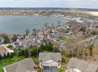 283 Cardinal Ridge Dr, Pewaukee, WI 53072