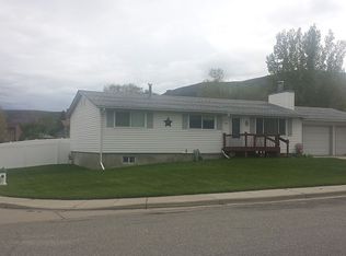 1610 California Dr, Green River, WY 82935
